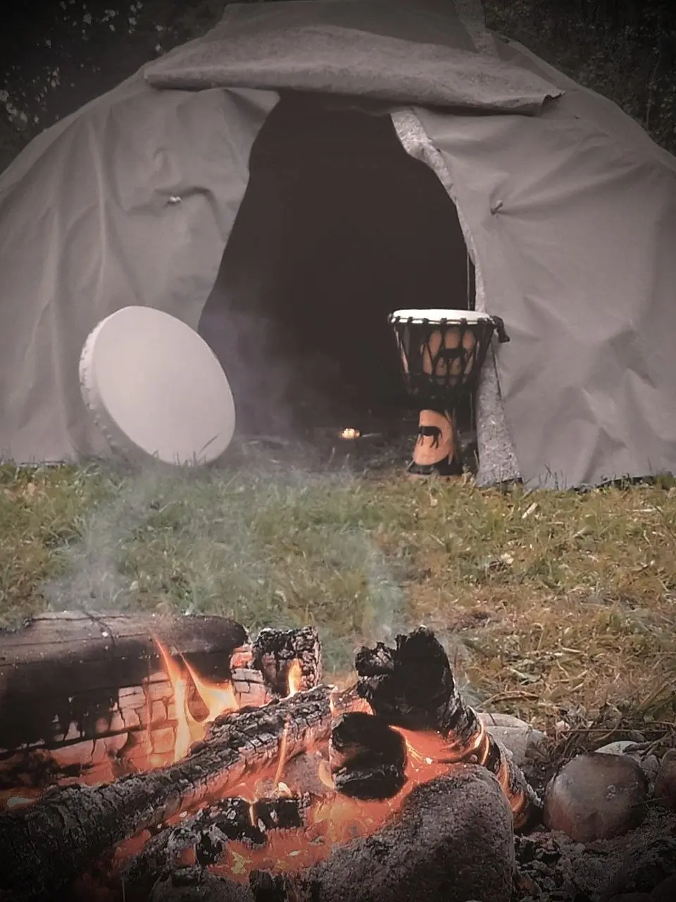Купол темаскаля и огонь с камнями